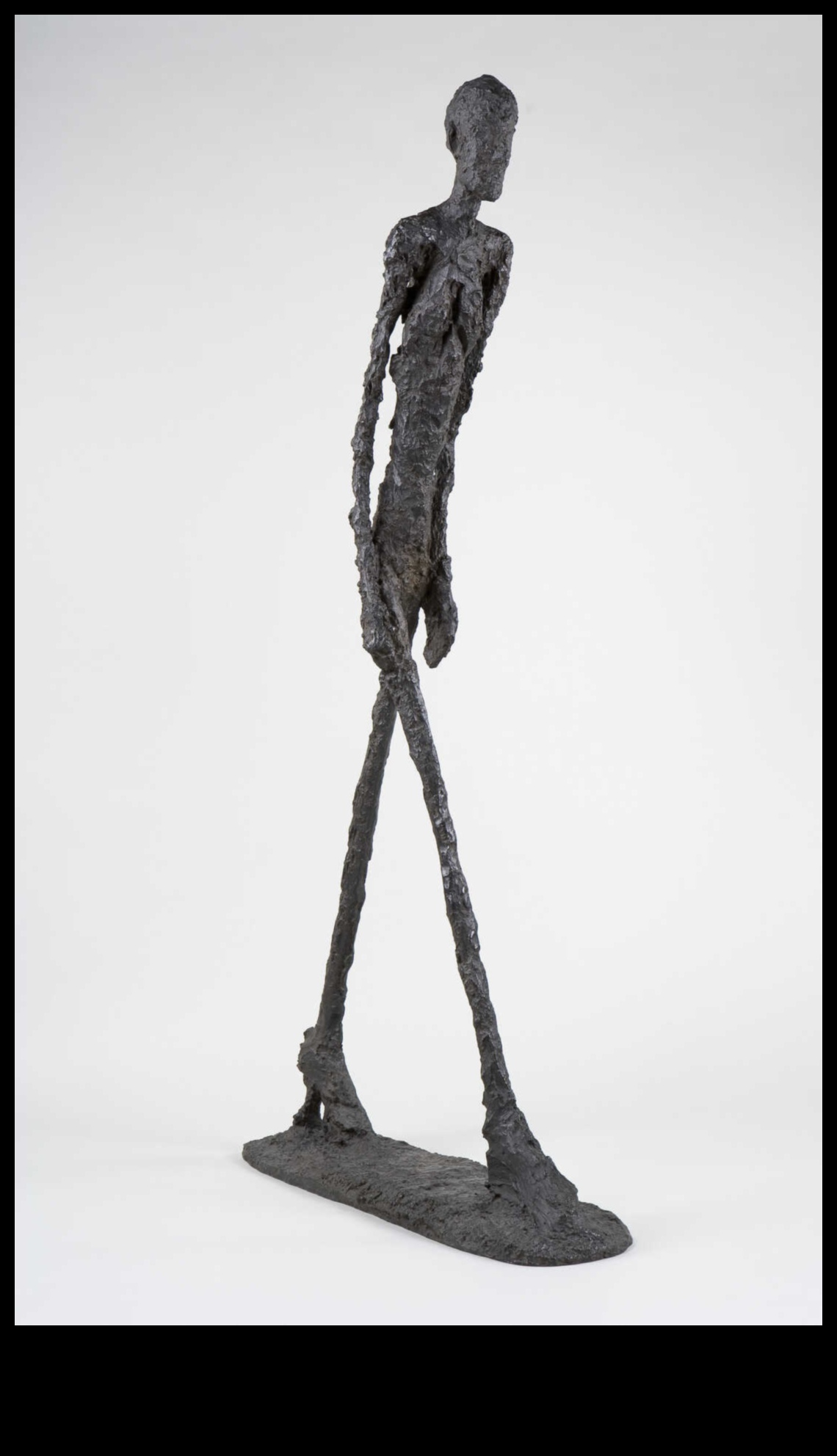 פסלים חיים: העולם האמנותי של עיטורי גוף דינמיים