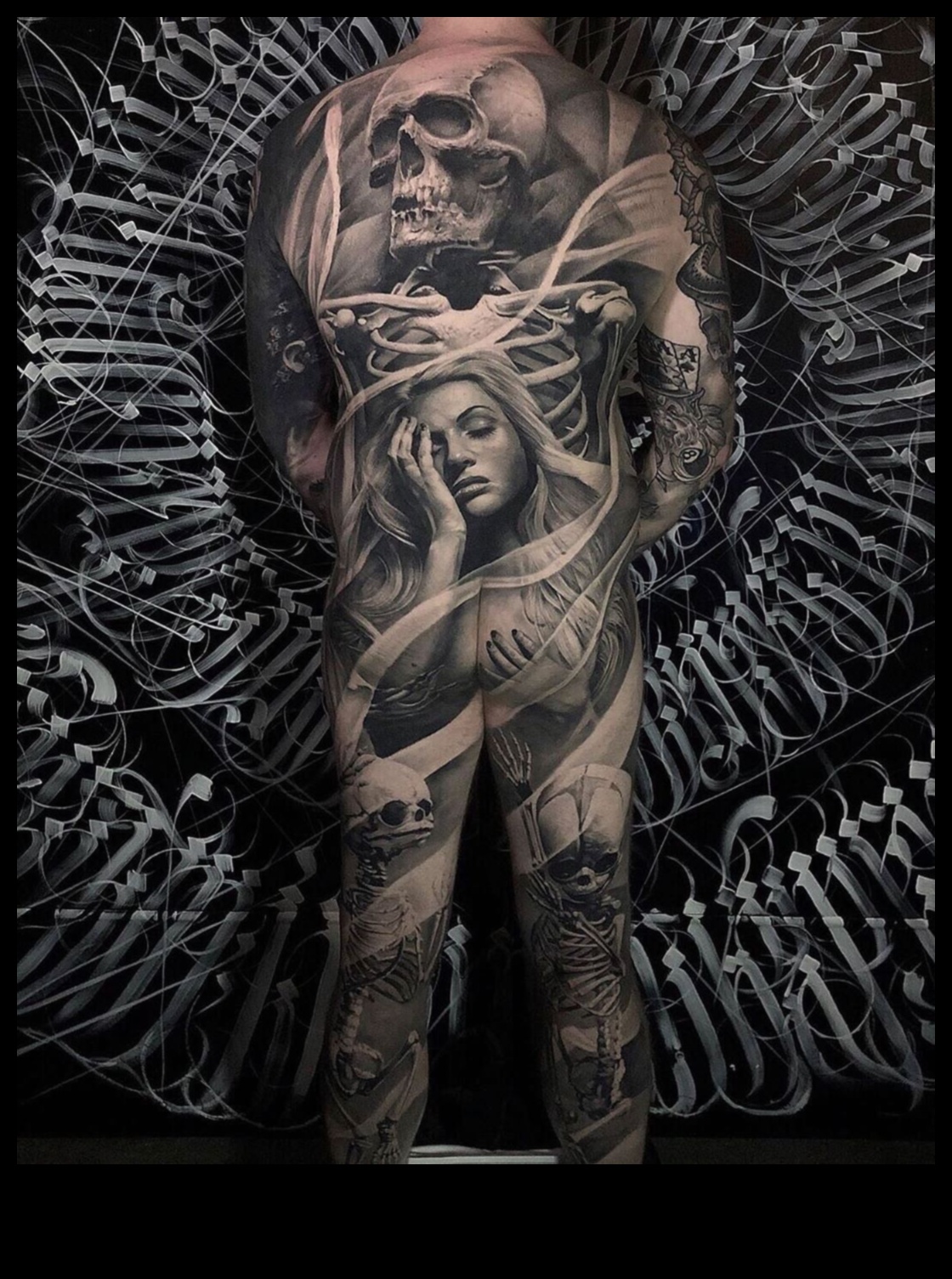 קישוטים עתיקים: עיצובי קעקועים נצחיים שדמיינו מחדש