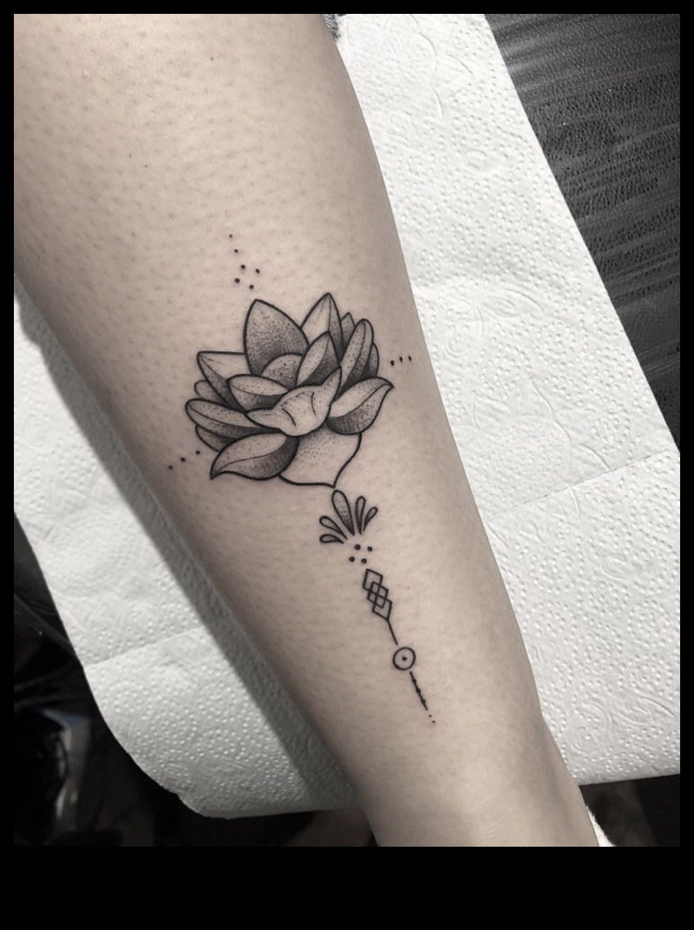 קישוטים עתיקים: עיצובי קעקועים נצחיים שדמיינו מחדש