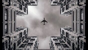 סימטריה עירונית: חקר איזון בציורי נוף עירוני