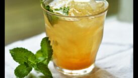 תחושות תה ירוק קר: מדריך ליצירת סליקי תה שאי אפשר לעמוד בפניו